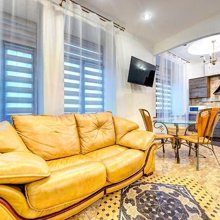 Світло! Vip Apartment In The Druzhby Narodiv Metro Station Kiev Exterior foto