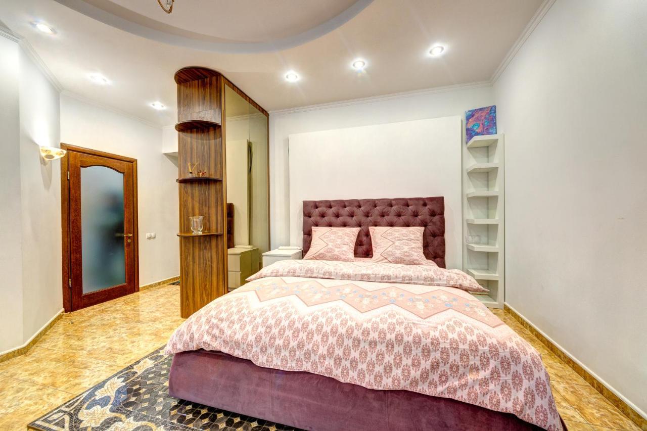 Світло! Vip Apartment In The Druzhby Narodiv Metro Station Kiev Exterior foto