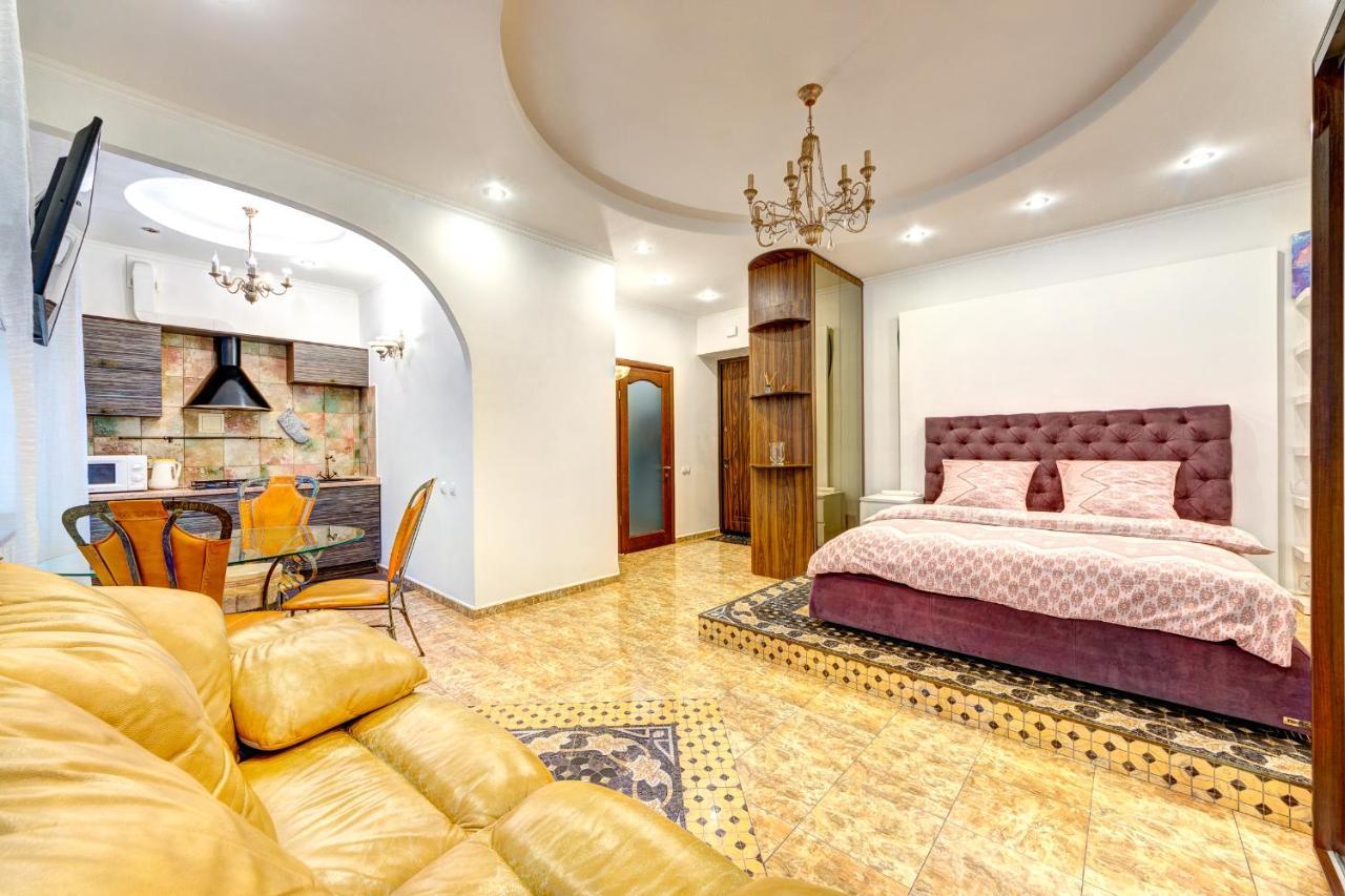 Світло! Vip Apartment In The Druzhby Narodiv Metro Station Kiev Exterior foto